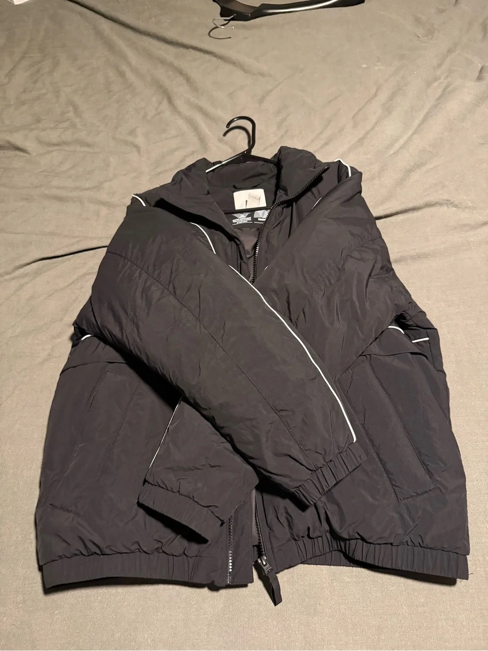 H&M Black Men's Puffer Jacket with White Piping
